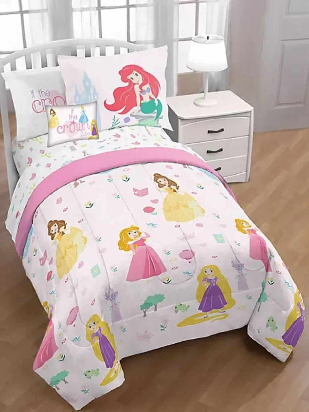 new 3-piece Disney Princesses Reversible 72 inch x 86 inch TWIN Comforter Set